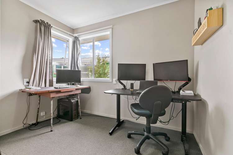 14 Riverpark Crescent Henderson_12