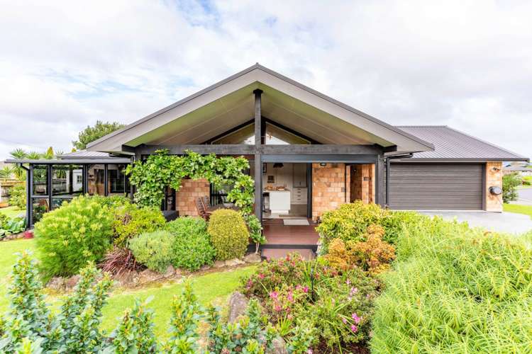 22 Paradise Point Place One Tree Point_2