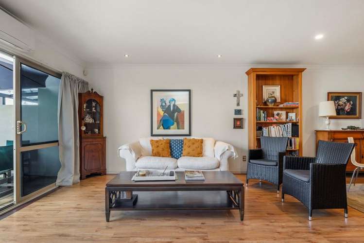 2/1328 Pukuatua Street_5