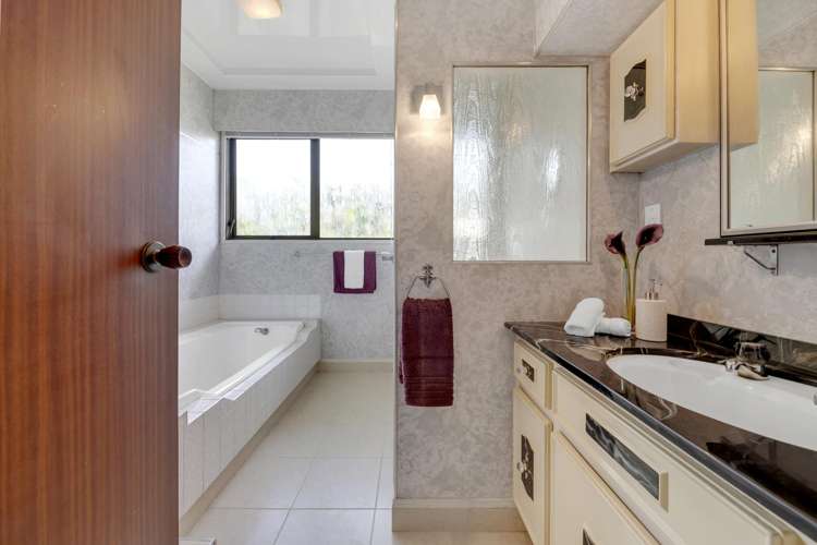 31 & 33 Castleton Drive Mellons Bay_18