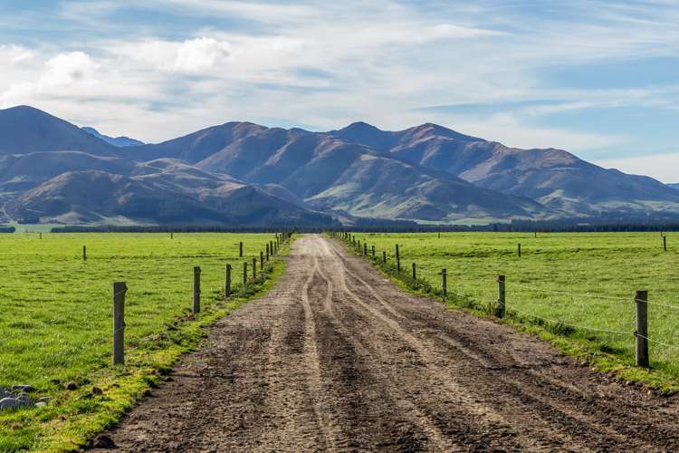 670 The Peaks Road Hawarden_12