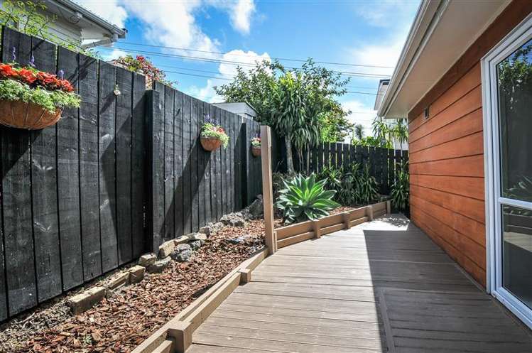 2/20 Hogans Road Glenfield_1