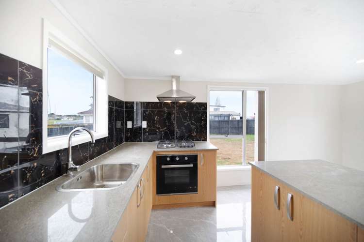 15 Mayflower Close Mangere East_11