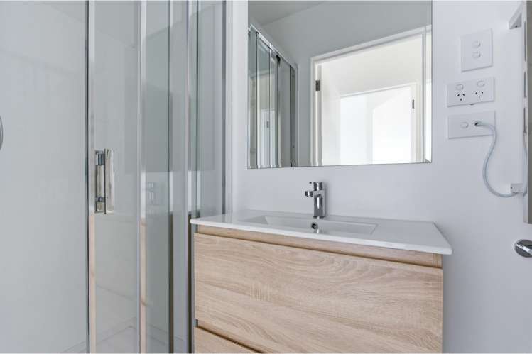 8/233 Great North Road Henderson_13