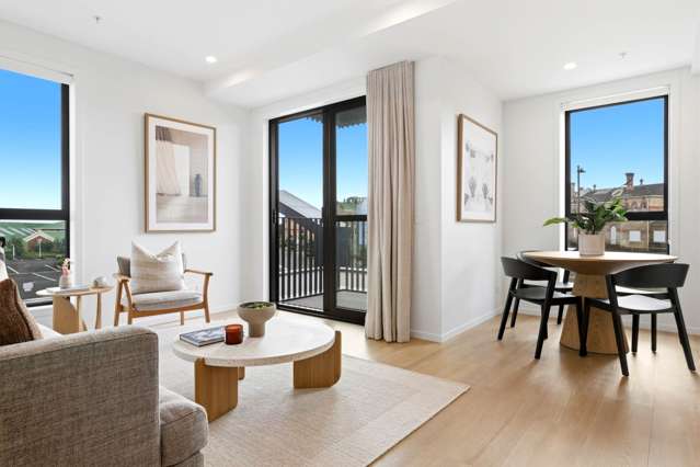 Sun-filled 2-Bedroom in Point Chevalier