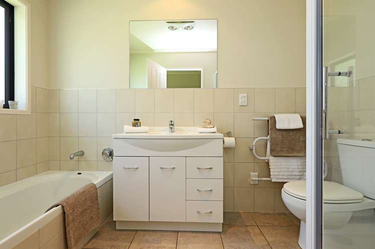 1109b Karamu Road North Mayfair_13