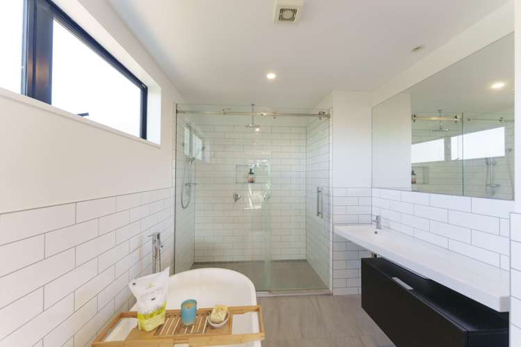 8 Merlincote Crescent Governors Bay_11