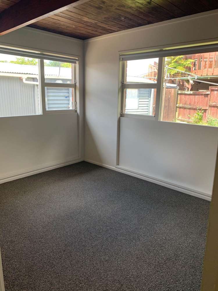 1B Lyndhurst Road Te Atatu South_4