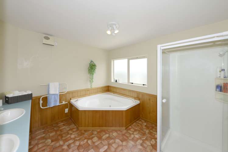 1 Travis Country Drive Burwood_10