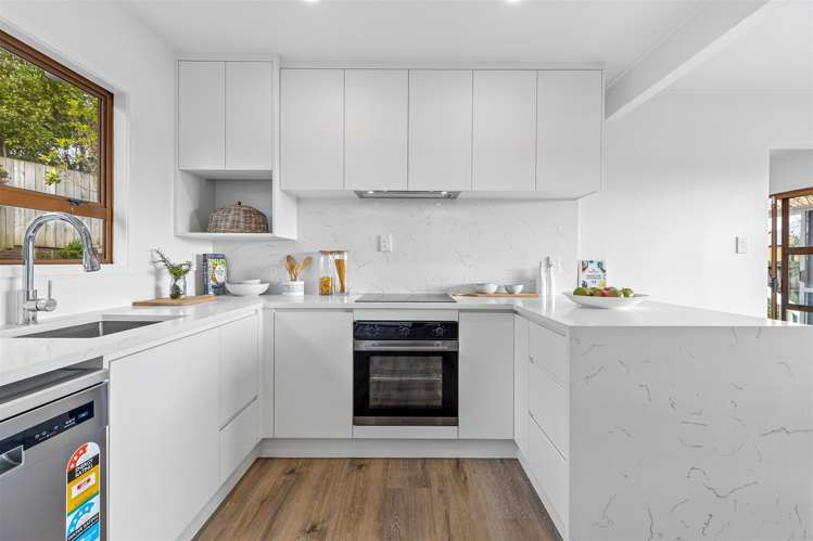 2/867 Beach Road_5