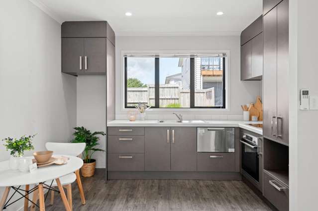 12/10 Charlemont Street Whitiora_1