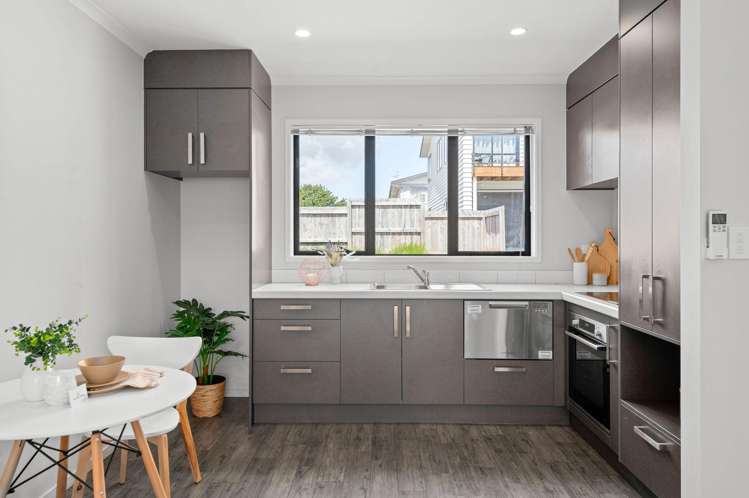 12/10 Charlemont Street Whitiora_1