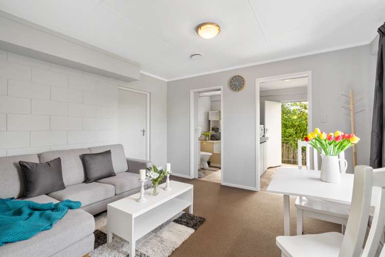 2/6 Armstrong Grove Hilltop_11