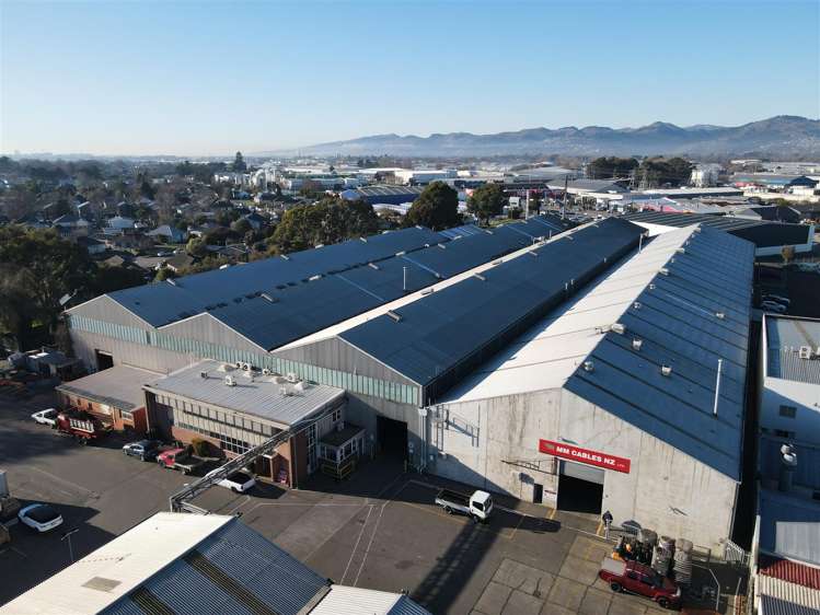 8b/75 Main South Road Sockburn_1