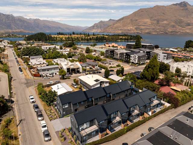 36 and 38 Hallenstein Street Queenstown_2