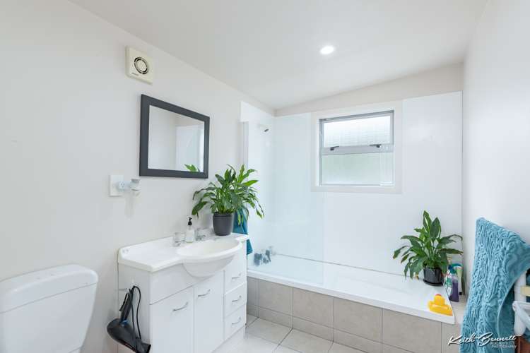 18a Franklyn Road Tawa_8