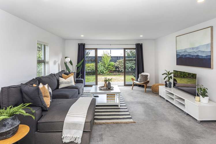 2/73 Winchester Street Merivale_1