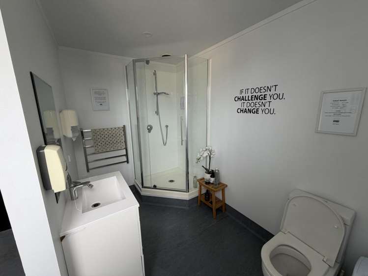 176 West Coast Road Glen Eden_9