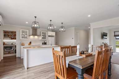 16 Memorial Crescent_2