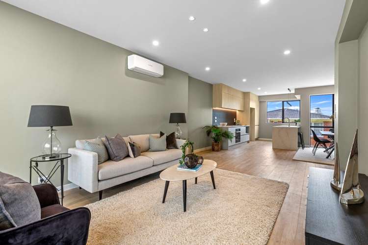 42-44 Byron Avenue_5