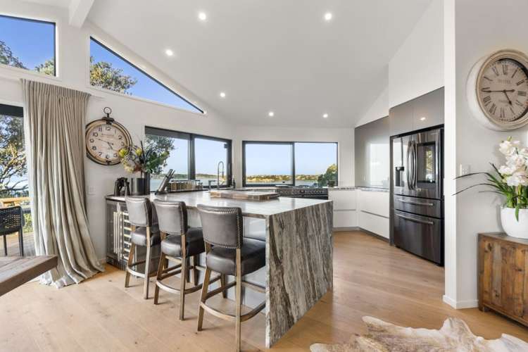 86 Vipond Road Stanmore Bay_11