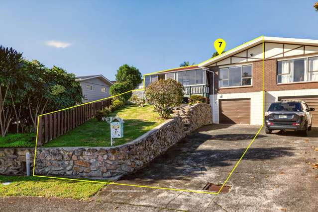 Sunny, spacious + views