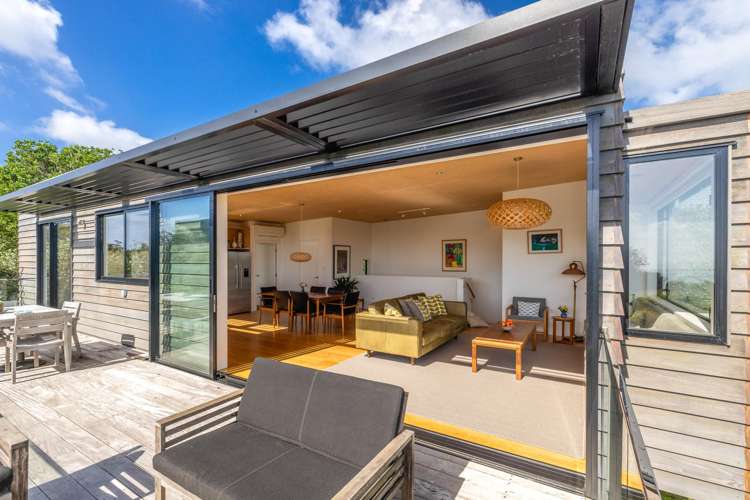 58 Victoria Road South Onetangi_12