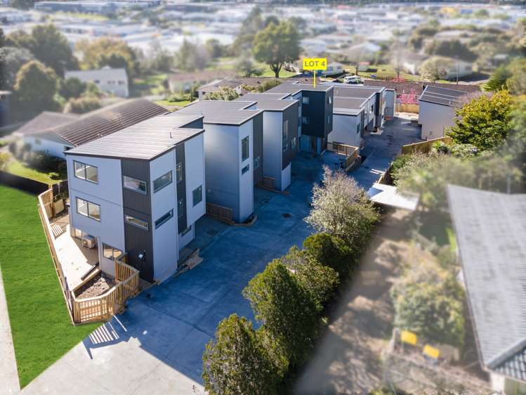 4/11 Celeste Place Totara Vale_1