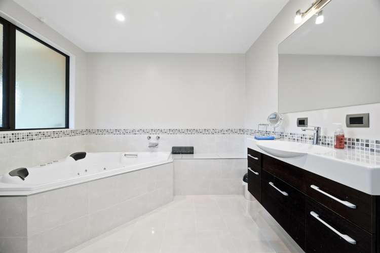 2 Botanical Heights Drive Waipahihi_13