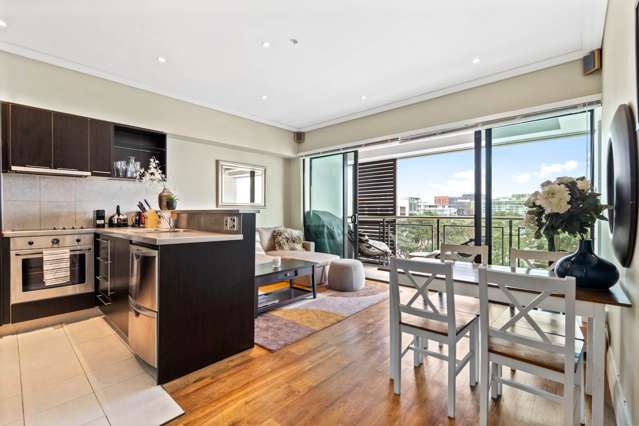 West-Facing Waterfront at The Quays