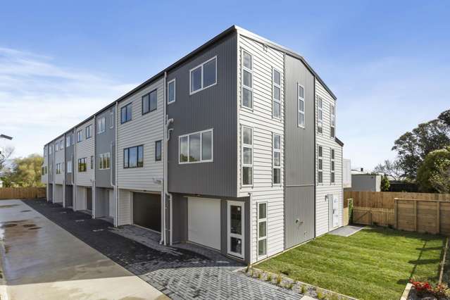 Brand New & Freehold in Central Auckland !!!