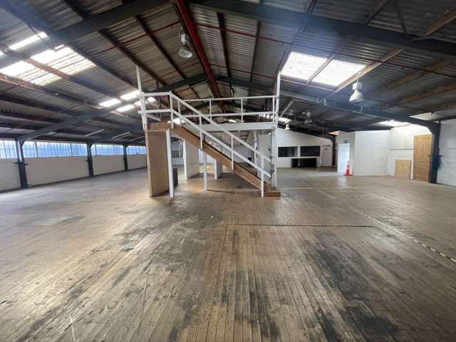 Rosebank Rd industrial with minimal office