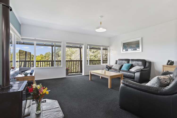 12 Rauhuia Crescent Parau_3