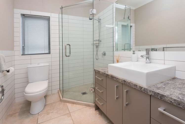 12 Hawkdun Drive Flat Bush_13