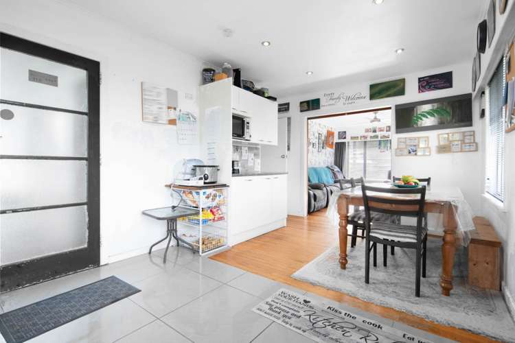 19 Edgerton Road Te Atatu Peninsula_10