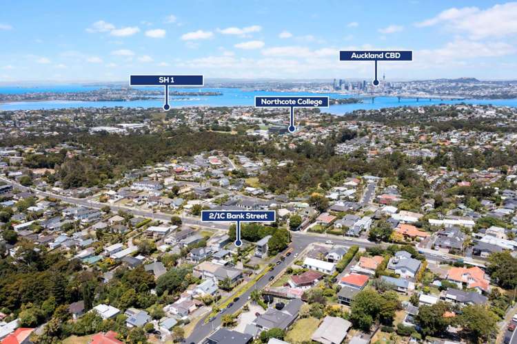 2/1c Bank Street Hillcrest_17