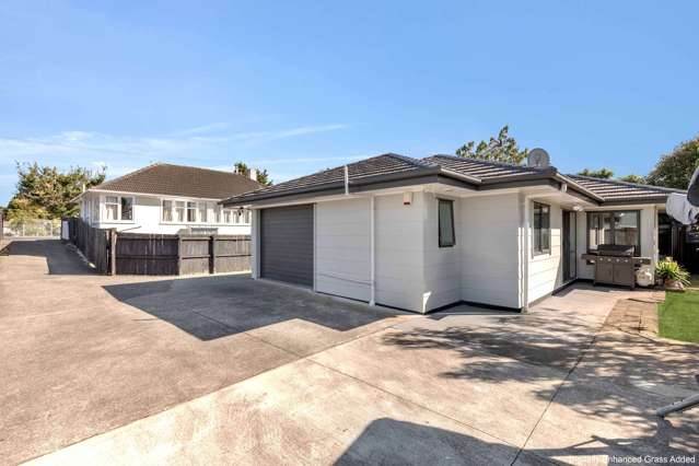 3 Bed, 2 Bath, Plenty of Parking- Freehold!