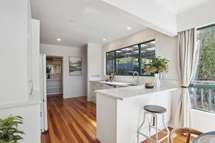 69 Takahe Road Titirangi_15