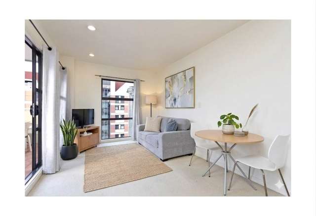 Spacious Studio on Wakefield Oakwood Hall