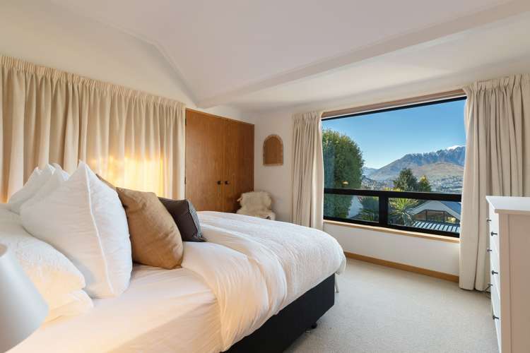 29 Greenstone Place Fernhill/Sunshine Bay_11