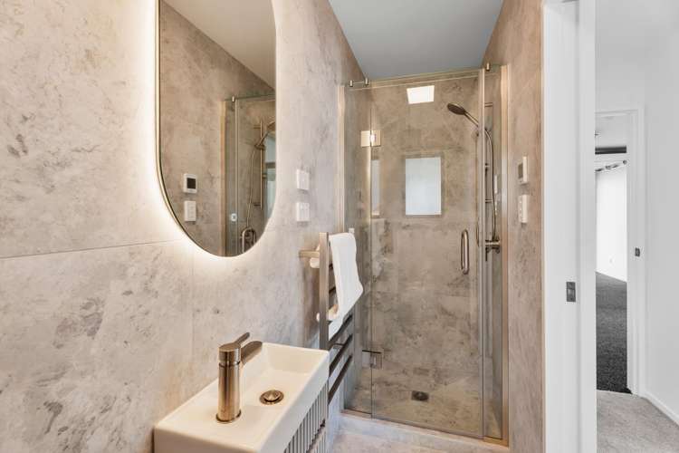 1/33 Elizabeth Drive West Harbour_18