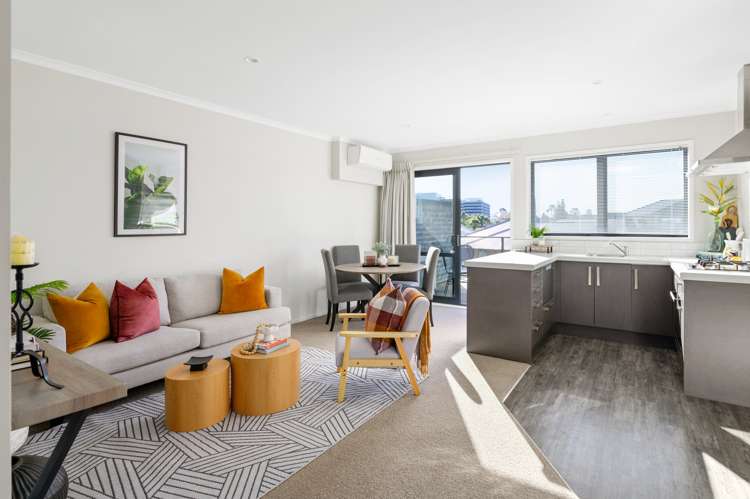 6/16 Jones Crescent Melville_1