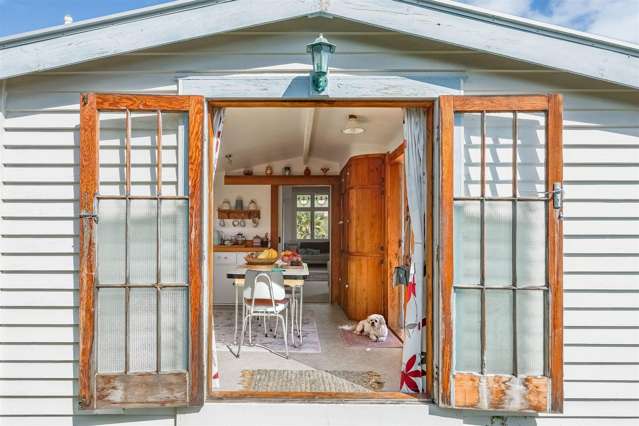 11 River Road Hector_1