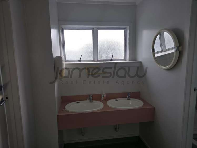 1A/129 Onewa Road Northcote_5