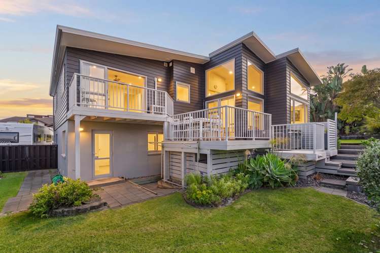 60 Chesterfield Way_0
