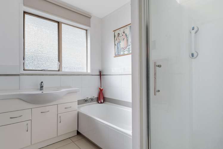 1 Sunny Bay Road Matua_7