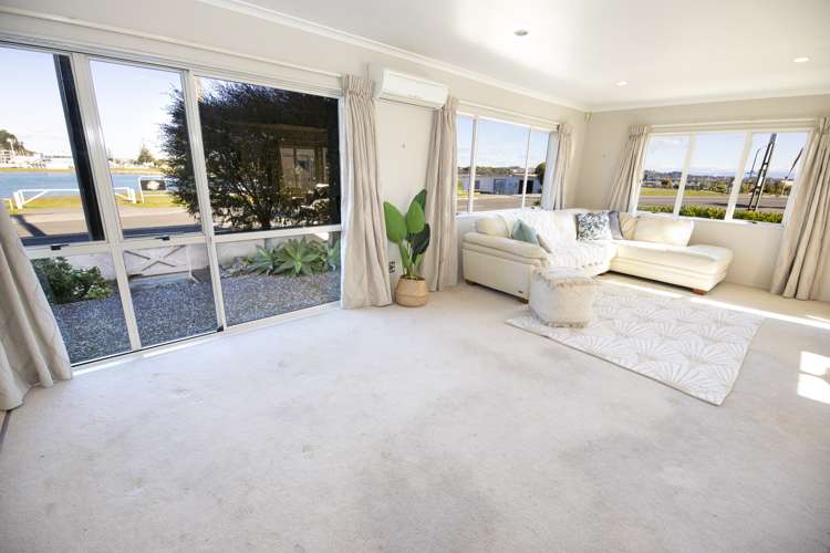 2/15 Meeanee Quay Westshore_12