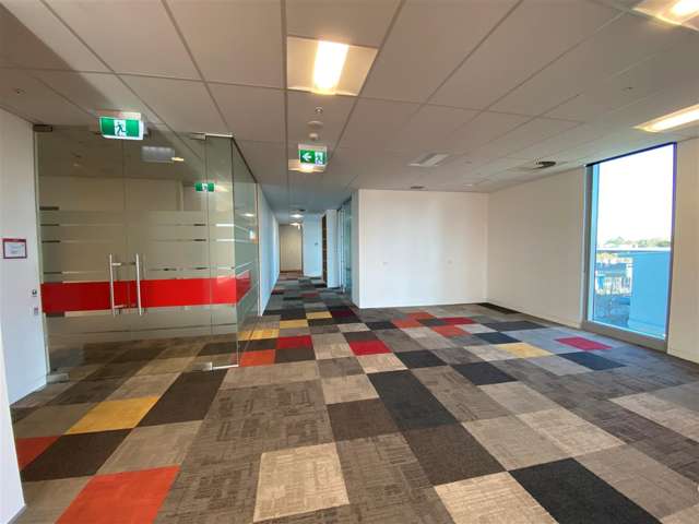 Part 3rd Floor, 109 Ward Street Hamilton Central_3