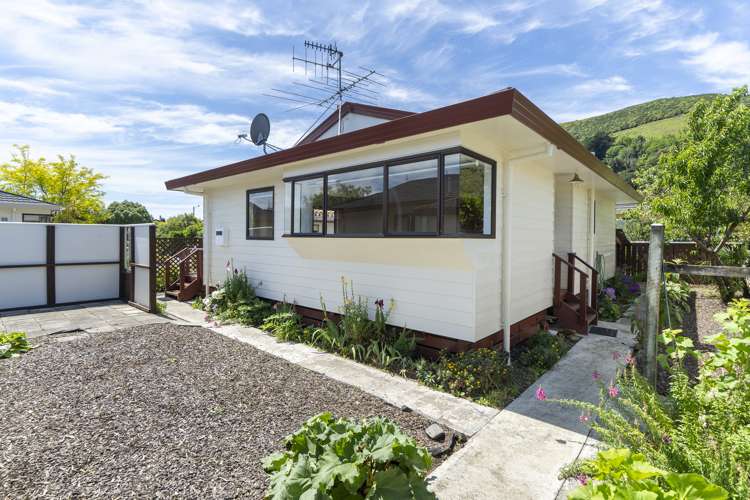 7 Brydon Way The Wood_13