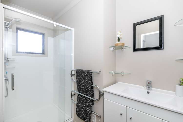 24 Pointon Glade Grandview Heights_18